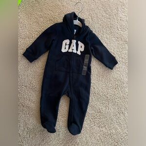 Gap Navy 1 piece zip up . NWT 6-12 month